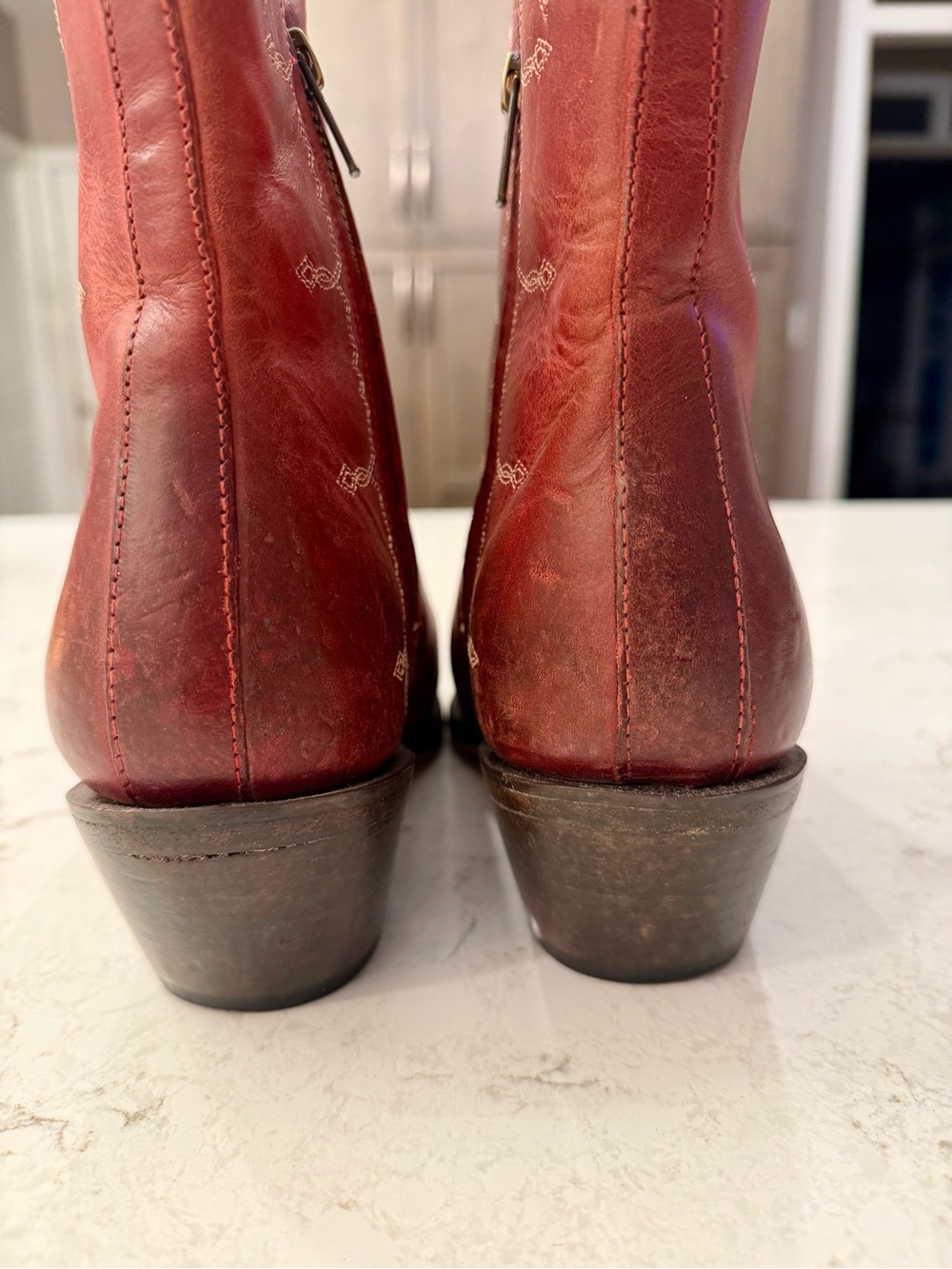 Luchesse Women’s Red Leather Western Ankle Boots Like New Size 7.5 - Picture 10 of 13